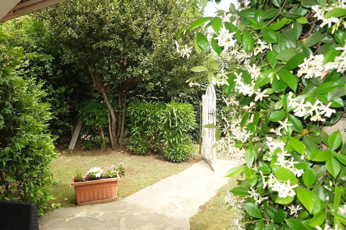 Vacanze A Villa Ortensia 산테오도로 0*,
