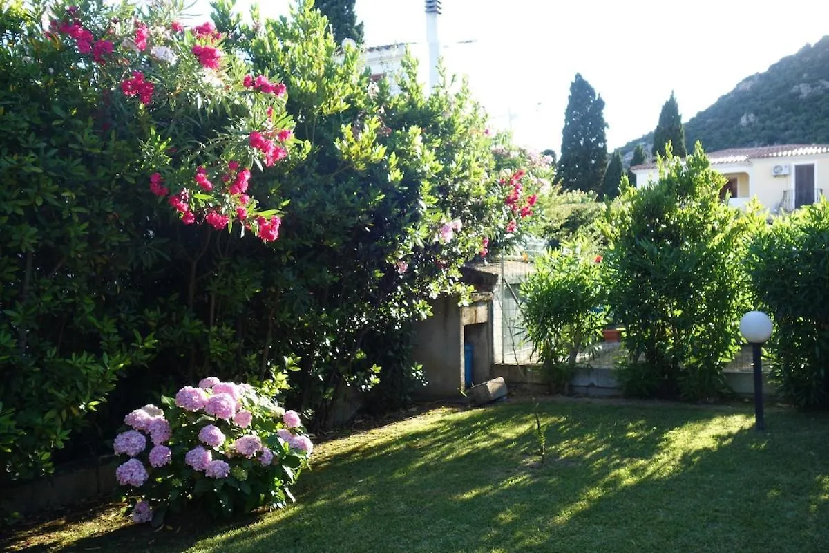 Vacanze A Villa Ortensia 산테오도로