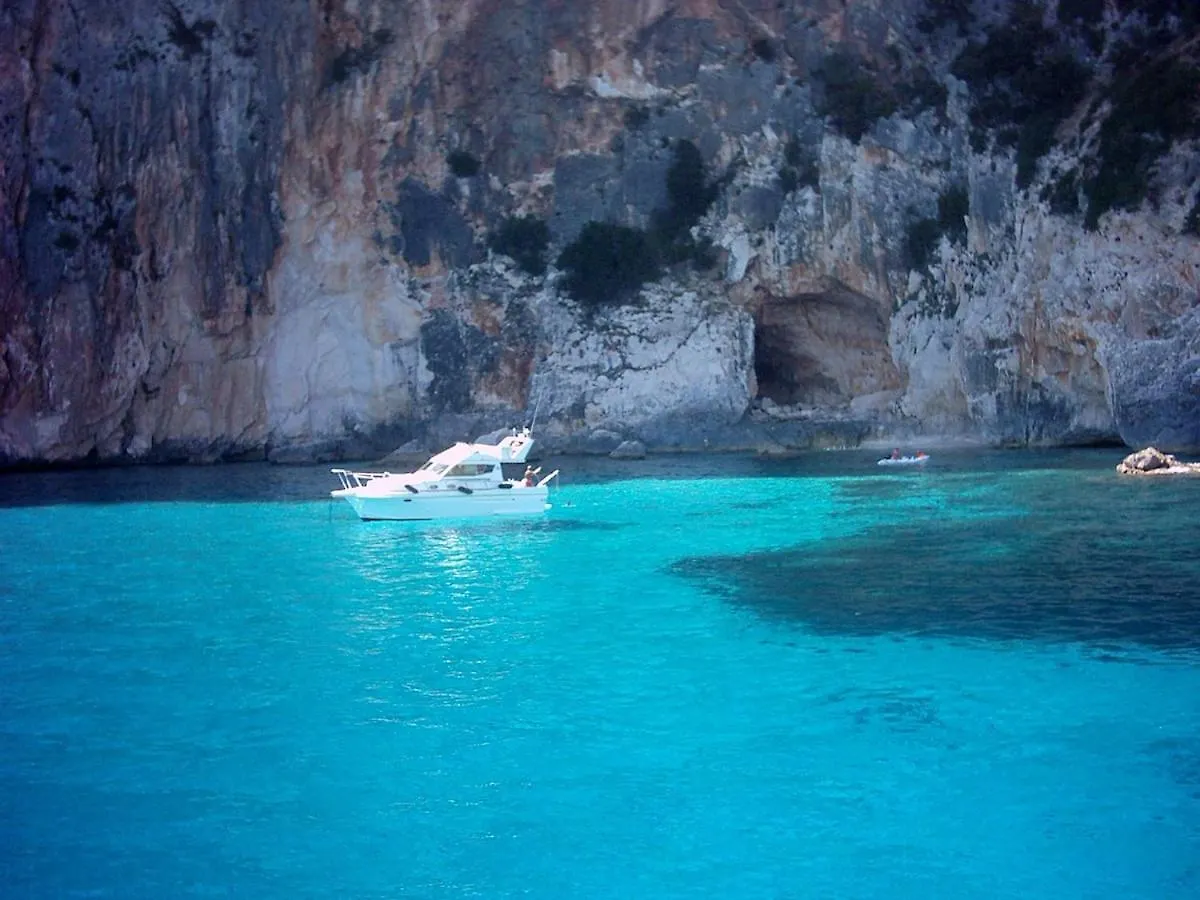 Vacanze A Villa Ortensia 산테오도로